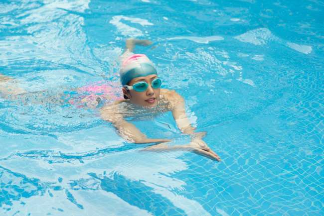 Mengapa Berenang Bisa Meningkatkan Kekuatan dan Stamina Tubuh
